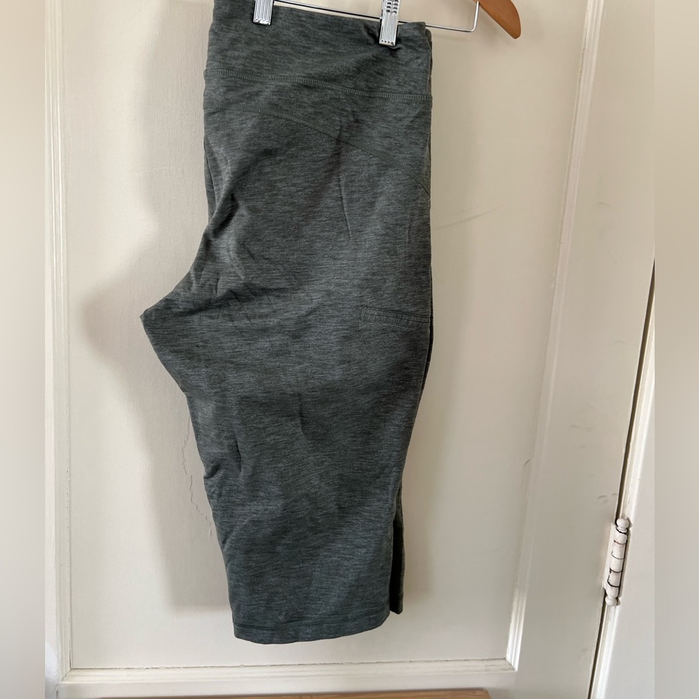 Duluth Trading Women's NoGA Classic Capris large olive green